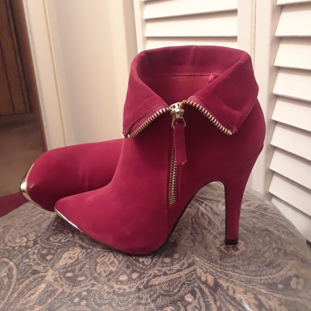 NWOT- Ankle booties- Smoke Free Home